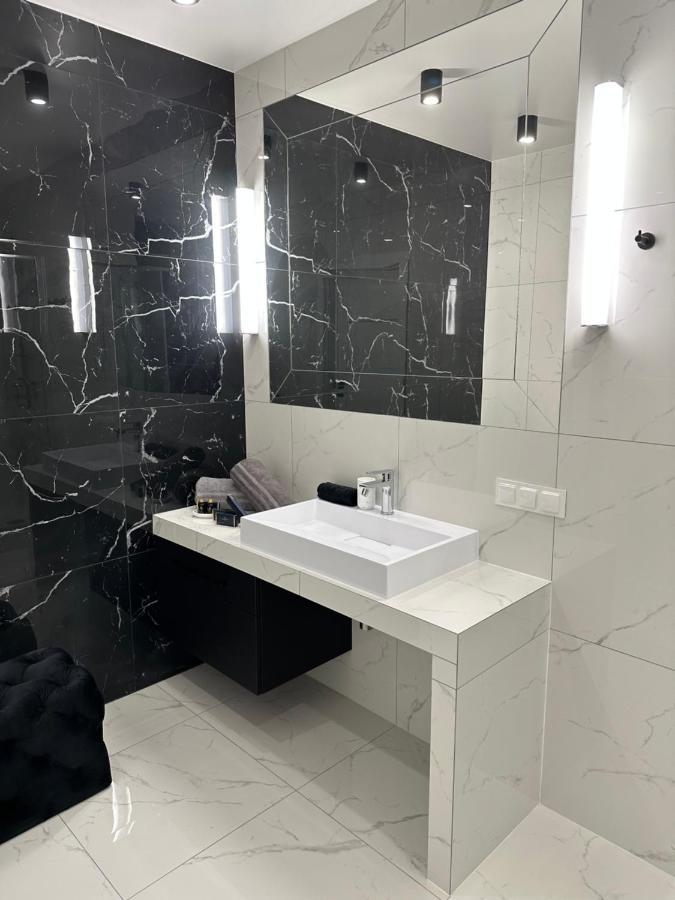 Glamroom *